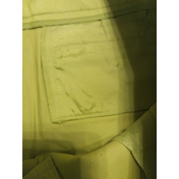 New York and Company Womans Bright Yellow Dress Shorts Size‎ 6 Pockets - Picture 7 of 11